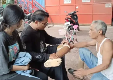 Kehilangan Kaki Hingga Atas Lutut, Lelaki Ini Masih Menemukan Jodohnya